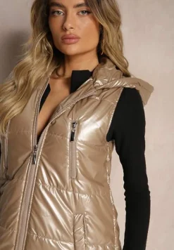 Ciemnobeżowa Kamizelka o Długim Kroju Wykończona Imitacją Kieszeni i Kapturem Mavaline