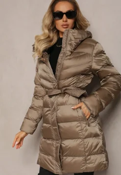 Ciemnobeżowa Kurtka z Klasycznym Pikowaniem i Wiązanym Paskiem Aldomisia