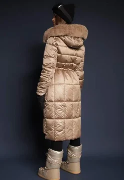 Ciemnobeżowa Kurtka z Pikowanymi Przeszyciami Ściągaczem w Talii i Kapturem z Odpinanym Futrem Ravalin