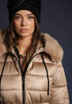 Ciemnobeżowa Kurtka z Pikowanymi Przeszyciami Ściągaczem w Talii i Kapturem z Odpinanym Futrem Ravalin
