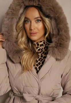 Ciemnobeżowa Kurtka z Pikowanymi Przeszyciami i Kapturem z Futerkiem Wiązana w Pasie Attelisse