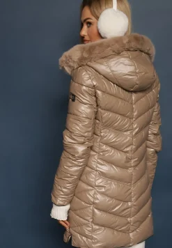 Ciemnobeżowa Pikowana Kurtka z Kapturem Zdobionym Odpinanym Futerkiem Tinetisa