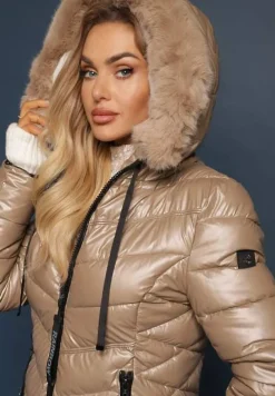 Ciemnobeżowa Pikowana Kurtka z Kapturem Zdobionym Odpinanym Futerkiem Tinetisa