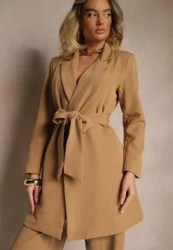 Ciemnobeżowa Sukienka o Kroju Marynarki z Usztywnioną Linią Ramion Wiązana w Talii Equintina