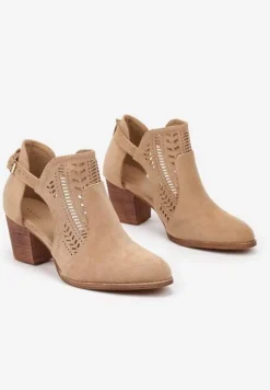 Ciemnobeżowe Ażurowe Botki Vices na Słupku w Stylu Kowbojek Ozdobione Wycięciem Isfedi