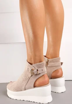 Ciemnobeżowe Ażurowe Sandały na Koturnie z Noskiem Peep Toe i Odkrytą Piętą Bhanios