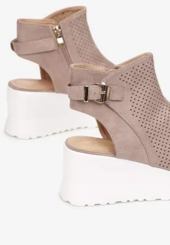 Ciemnobeżowe Ażurowe Sandały na Koturnie z Noskiem Peep Toe i Odkrytą Piętą Bhanios