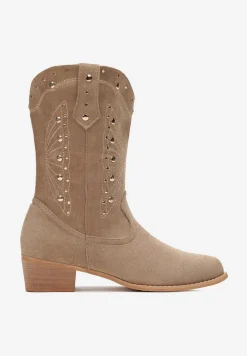 Ciemnobeżowe Botki Kowbojki z Wkładką ze Skóry Naturalnej i Ozdobnymi Nitami Tirina