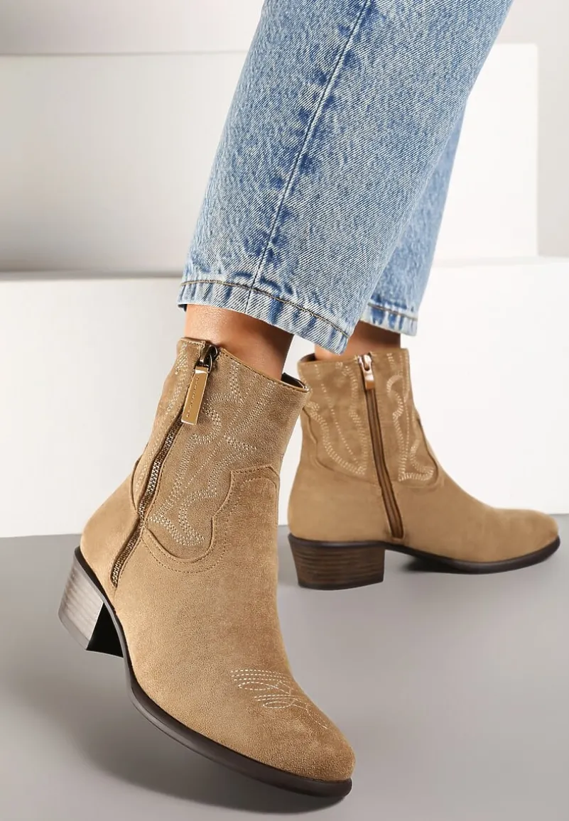 Ciemnobeżowe Botki Kowbojki z Delikatnym Haftem na Słupku Malwida