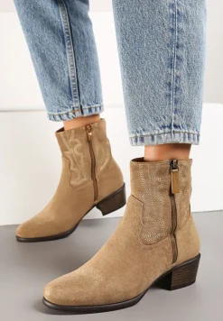 Ciemnobeżowe Botki Kowbojki z Delikatnym Haftem na Słupku Malwida