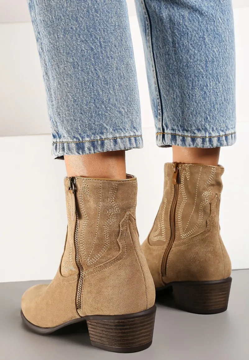 Ciemnobeżowe Botki Kowbojki z Delikatnym Haftem na Słupku Malwida