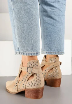 Ciemnobeżowe Botki Kowbojki na Słupku Ozdobione Nitami i Wycięciem Eleawena