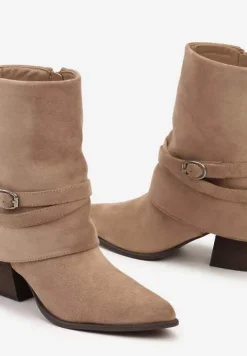 Ciemnobeżowe Botki na Słupku z Klamrą i Wywiniętą Cholewką Nevelorae