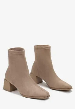 Ciemnobeżowe Botki na Słupku z Kwadratowym Noskiem Jozelinetta