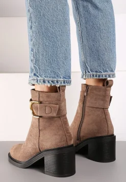 Ciemnobeżowe Botki Sztyblety na Słupku z Ozdobnym Paskiem i Klamrą Irissara