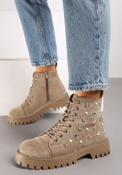 Ciemnobeżowe Botki Typu Traperki z Ćwiekami i Tłoczoną Podeszwą Mialisa