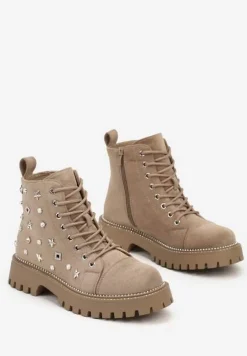 Ciemnobeżowe Botki Typu Traperki z Ćwiekami i Tłoczoną Podeszwą Mialisa