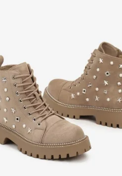 Ciemnobeżowe Botki Typu Traperki z Ćwiekami i Tłoczoną Podeszwą Mialisa