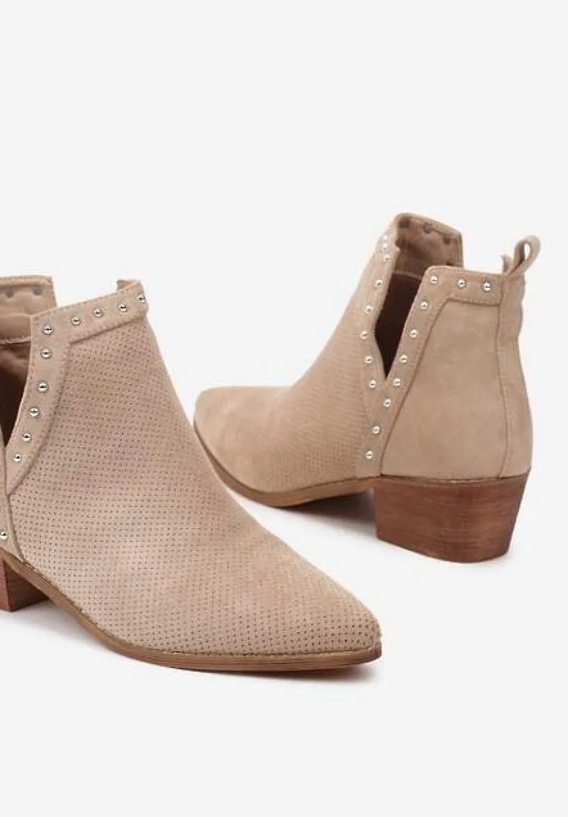 Ciemnobeżowe Botki Vices na Słupku z Ażurową Cholewką Nitami i Wycięciem Borfedi