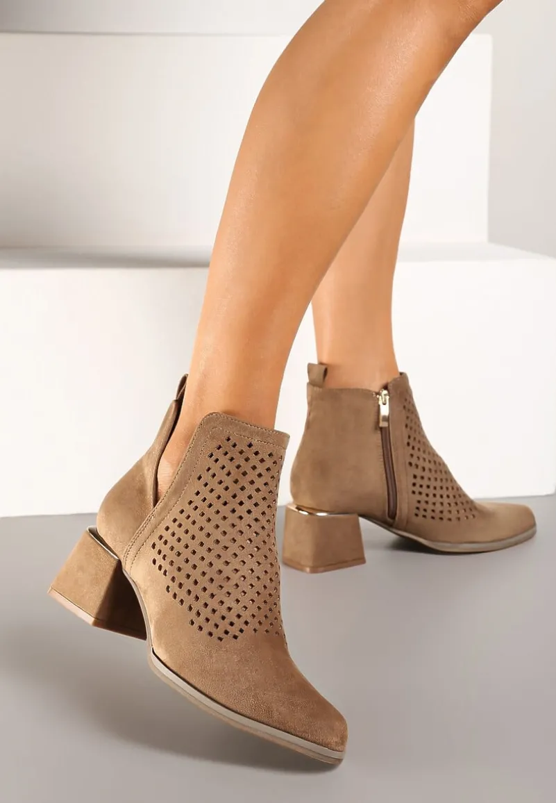 Ciemnobeżowe Botki Vices z Ekozamszu z Ozdobnymi Wycięciami na Słupku z Metalicznym Detalem Naetha