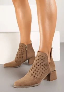 Ciemnobeżowe Botki Vices z Ekozamszu z Ozdobnymi Wycięciami na Słupku z Metalicznym Detalem Naetha