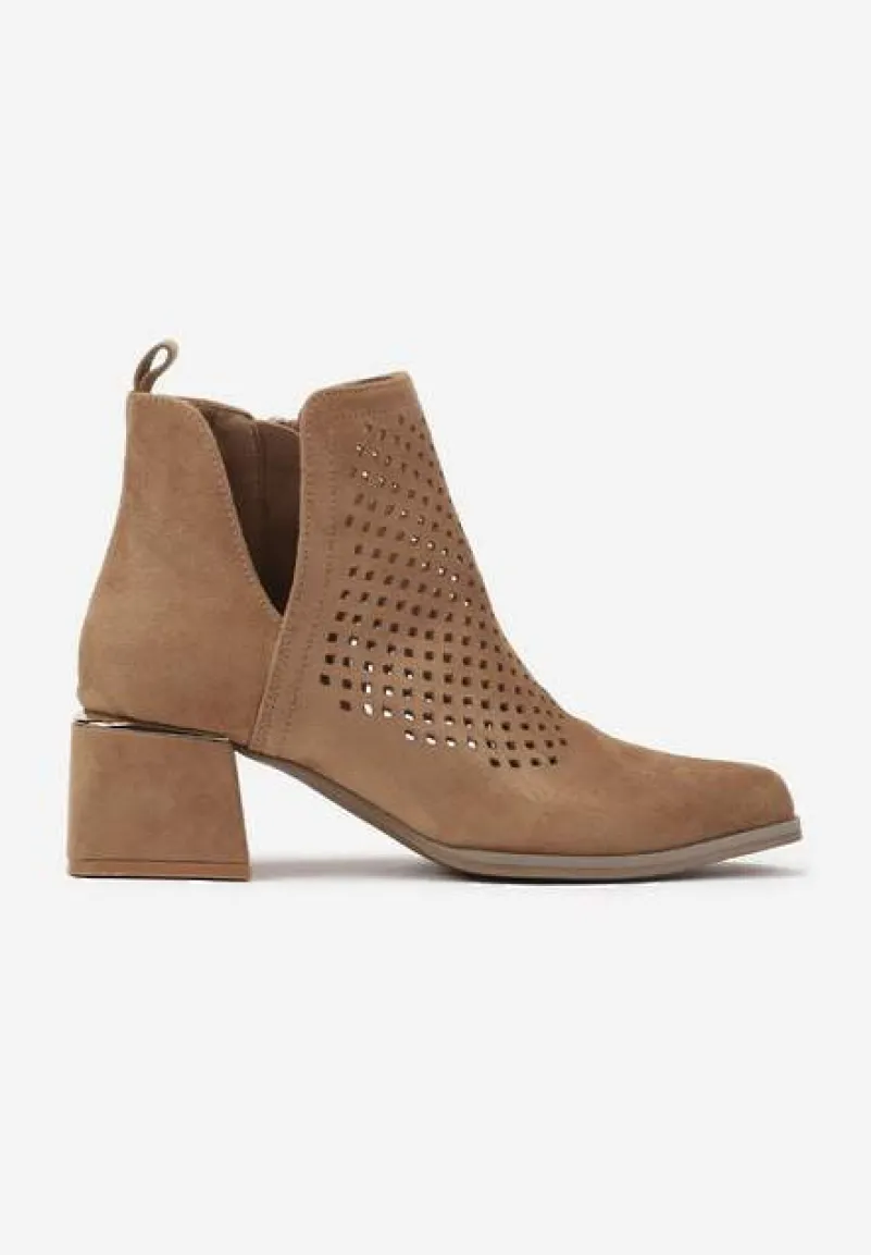 Ciemnobeżowe Botki Vices z Ekozamszu z Ozdobnymi Wycięciami na Słupku z Metalicznym Detalem Naetha