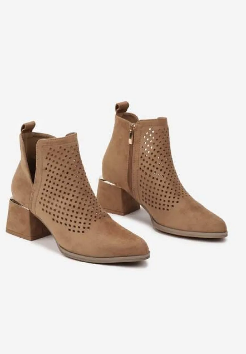 Ciemnobeżowe Botki Vices z Ekozamszu z Ozdobnymi Wycięciami na Słupku z Metalicznym Detalem Naetha