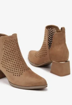 Ciemnobeżowe Botki Vices z Ekozamszu z Ozdobnymi Wycięciami na Słupku z Metalicznym Detalem Naetha