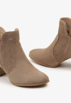 Ciemnobeżowe Botki z Ażurową Cholewką ze Skórzaną Wkładką i Noskiem w Szpic Voilaria