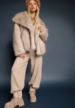 Ciemnobeżowe Botki z Futerkiem na Platformie z Ozdobnym Wiązaniem Cotara