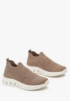 Ciemnobeżowe Buty Sportowe z Napisem LOVE i Elastyczną Cholewką Alaissa