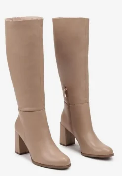 Ciemnobeżowe Casualowe Kozaki na Słupku Zindelina