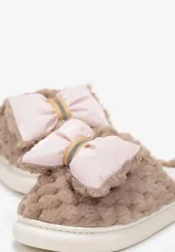 Ciemnobeżowe Ciepłe Kapcie Futrzane Ozdobione Tłoczeniem i Kokardką Davelle