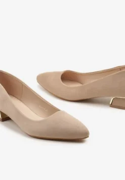 Ciemnobeżowe Czółenka na Słupku Ozdobione Metaliczną Ozdobą Panesha