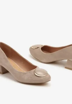 Ciemnobeżowe Czółenka Vices z Wkładką z Naturalnej Skóry i Metalowymi Akcentami Jorinna