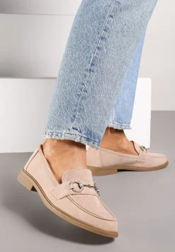 Ciemnobeżowe Ekozamszowe Mokasyny z Ozdobną Metalową Aplikacją Ravarielen