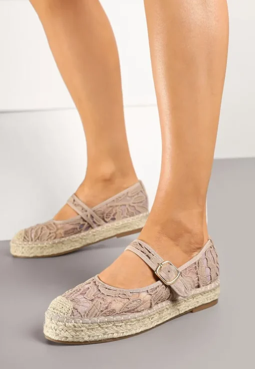 Ciemnobeżowe Espadryle na Plecionej Podeszwie z Paskiem i Koronkową Cholewką Tatonia