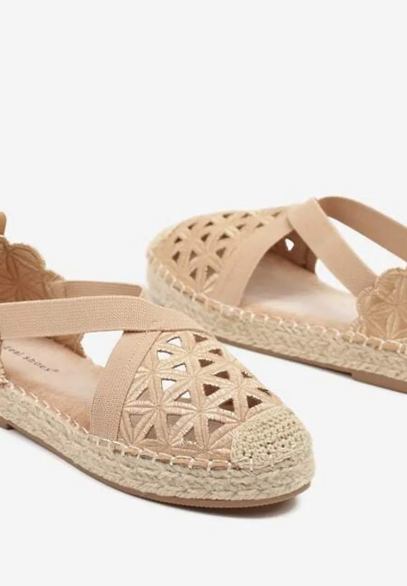 Ciemnobeżowe Espadryle na Plecionej Podeszwie z Ażurowymi Zdobieniami Deothra