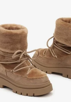 Ciemnobeżowe Futerkowe Śniegowce Sznurowane z Wywiniętą Cholewką i Tłoczoną Podeszwą Sagizelle
