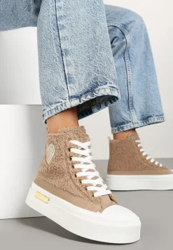 Ciemnobeżowe Futerkowe Trampki na Platformie z Ozdobną Naszywką w Kształcie Serca Aelinna