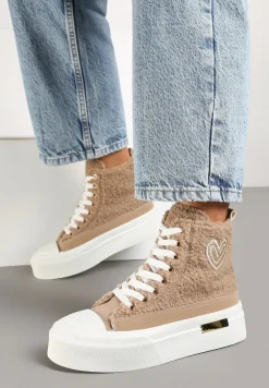 Ciemnobeżowe Futerkowe Trampki na Platformie z Ozdobną Naszywką w Kształcie Serca Aelinna