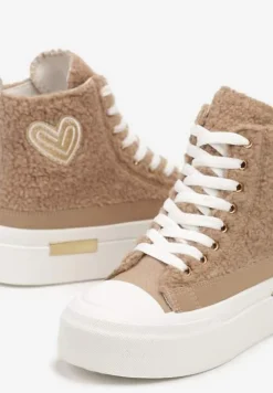 Ciemnobeżowe Futerkowe Trampki na Platformie z Ozdobną Naszywką w Kształcie Serca Aelinna
