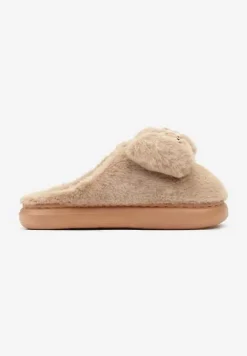 Ciemnobeżowe Futrzane Kapcie na Płaskiej Podeszwie Ozdobione Aplikacjami i Kokardą Vamisha