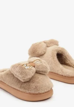 Ciemnobeżowe Futrzane Kapcie na Płaskiej Podeszwie Ozdobione Aplikacjami i Kokardą Vamisha