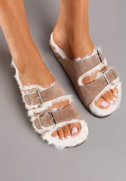 Ciemnobeżowe Kapcie na Płaskiej Podeszwie z Paskami i Klamrami Cialetta