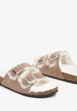 Ciemnobeżowe Kapcie na Płaskiej Podeszwie z Paskami i Klamrami Cialetta