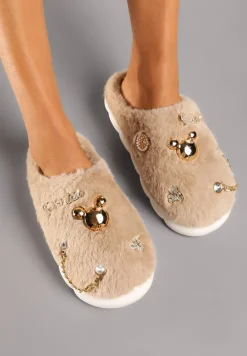 Ciemnobeżowe Kapcie na Płaskiej Podeszwie z Futerkiem Ozdobione Łańcuszkiem i Cyrkoniami Reanivia