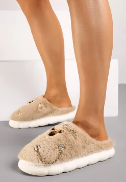 Ciemnobeżowe Kapcie na Płaskiej Podeszwie z Futerkiem Ozdobione Łańcuszkiem i Cyrkoniami Reanivia