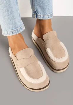 Ciemnobeżowe Kapcie na Płaskiej Podeszwie z Futerkiem i Paskiem Niaviera