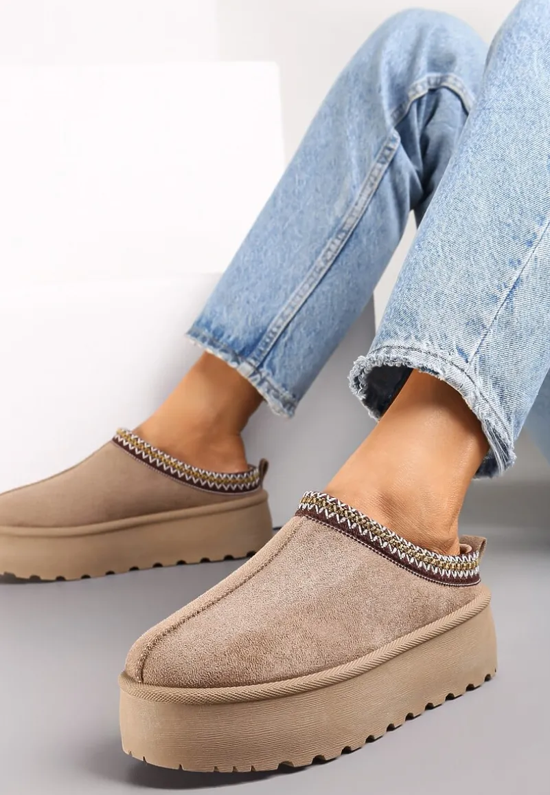 Ciemnobeżowe Kapcie na Platformie z Imitacji Zamszu i Ozdobnym Szwem Irida